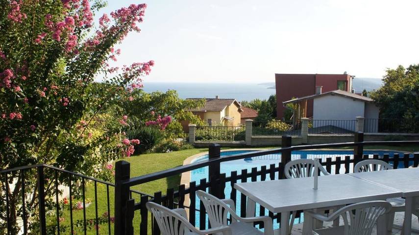 Villa pour 8 personnes, avec jardin ainsi que vue et piscine, adapté aux familles en Bulgarie - 4