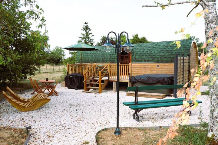 Tente pour 4 personnes, avec jacuzzi ainsi que jardin et terrasse dans le Parc naturel régional du Morvan - 3