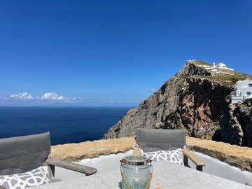 Gîte pour 4 personnes, avec terrasse et vue dans Folégandros