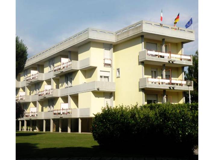 Ferienwohnung für 4 Personen, mit Pool und Kinderpool sowie Balkon und Garten