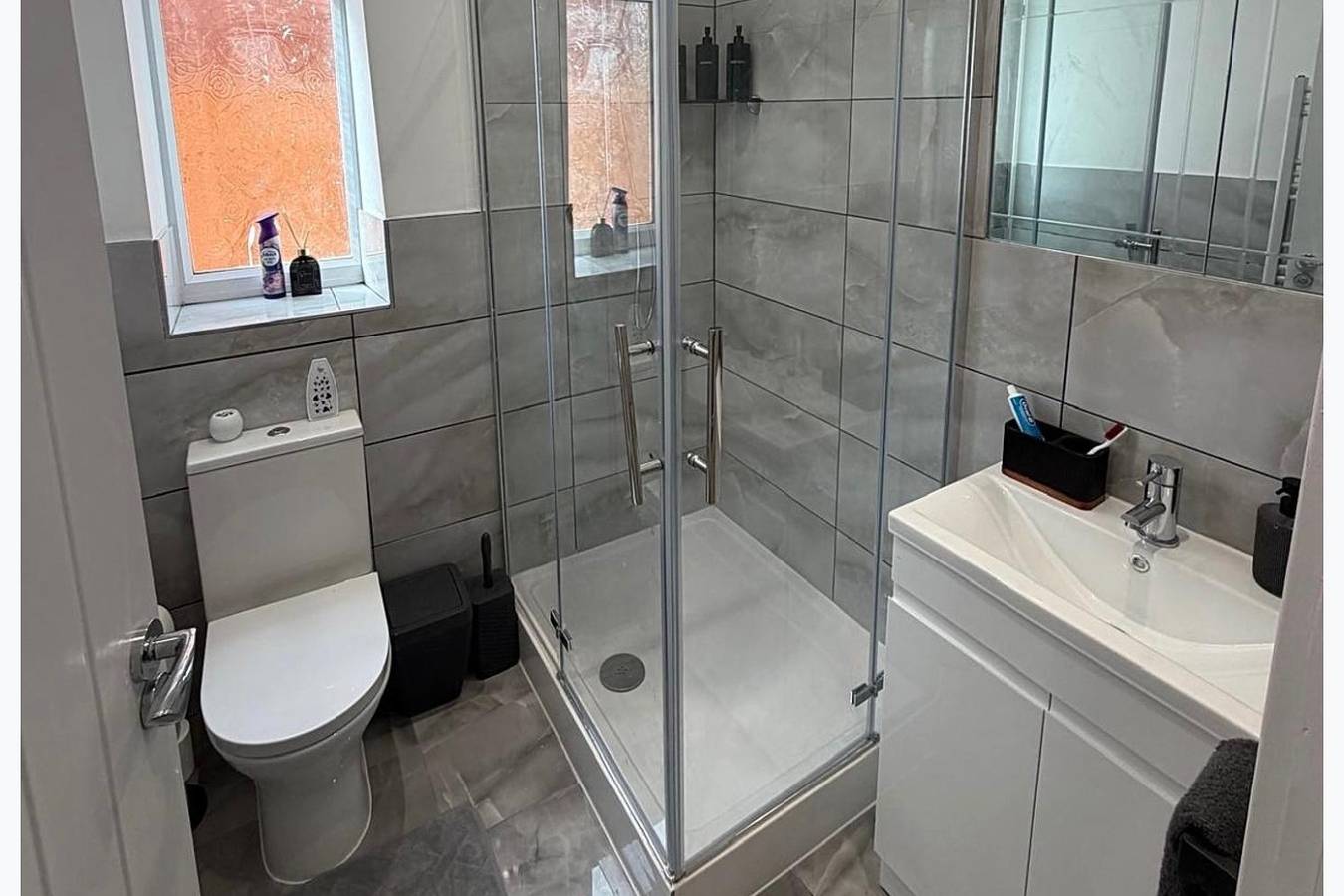 Entire vacation apartment, 2 Bed Apartment Sleeps 4 - Free Parking, Near o2 in Greenwich, London