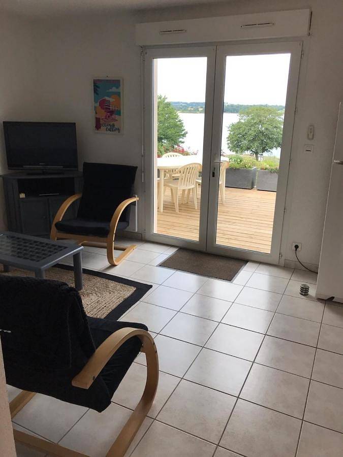 Location de vacances pour 6 personnes, avec vue sur le lac ainsi que vue et jardin à Salles-Curan - 4