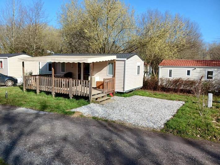 Camping pour 6 personnes, avec Terrasse et Jardin ainsi que Bassin pour enfant et Piscine
