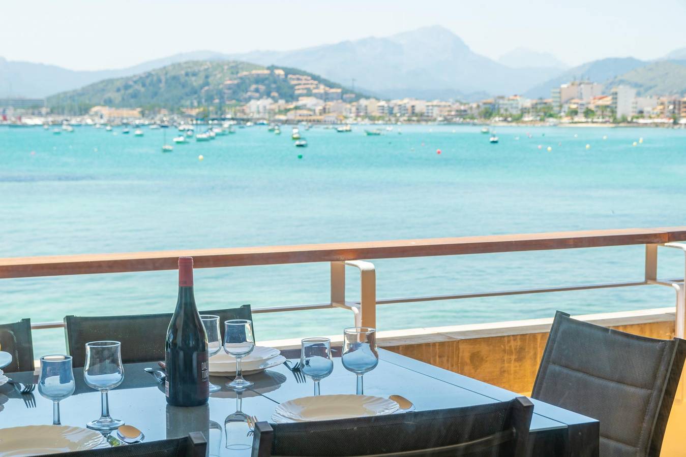 Entire holiday apartment, Ed. Bellveure 2º B (Duplex) - Fantastic apartment on the seafront. Free Wifi. in Port de Pollença, Pollença