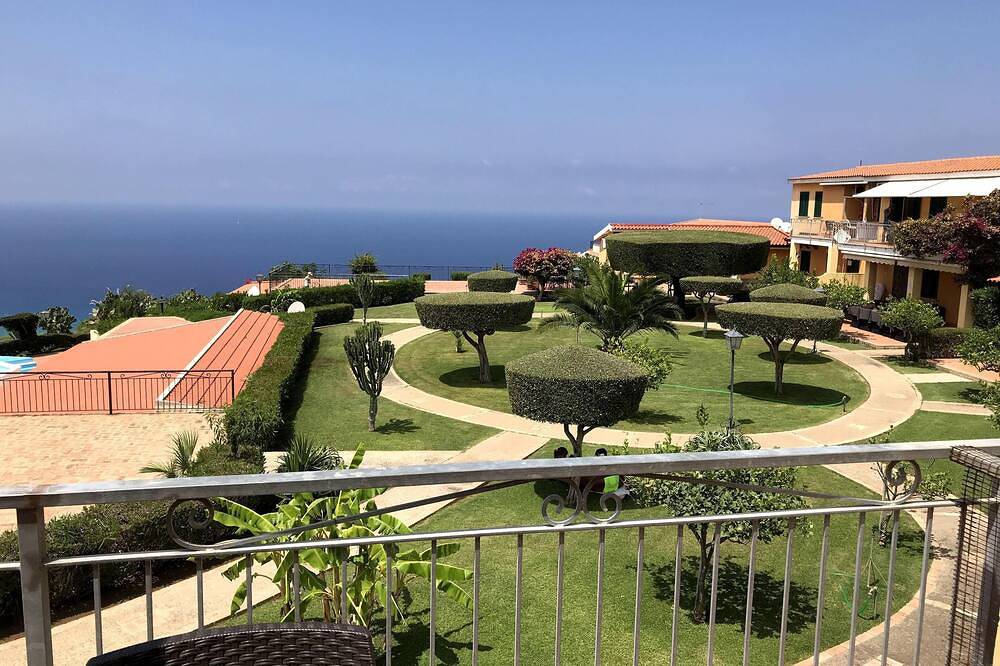 Apartamento entero, Apartamento con impresionantes vistas a Tropea y gran piscina de borde infinito in Parghelia, Provincia de Vibo Valentia