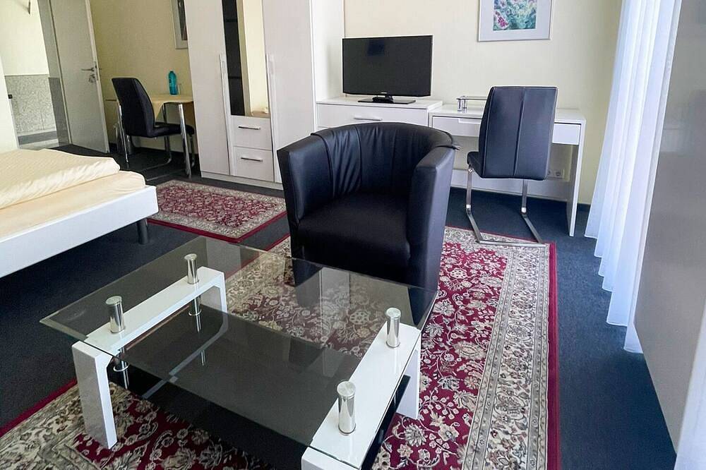 Ganze Wohnung, Appartementhaus *Regina* - Einzelzimmer mit Bad in Griesheim - Darmstadt in Griesheim, Südhessen