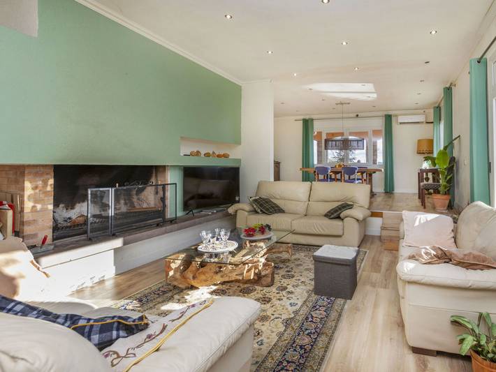 Chalet para 20 personas, con terraza además de jardín y vistas, Se admiten mascotas en Valles Oriental - 3