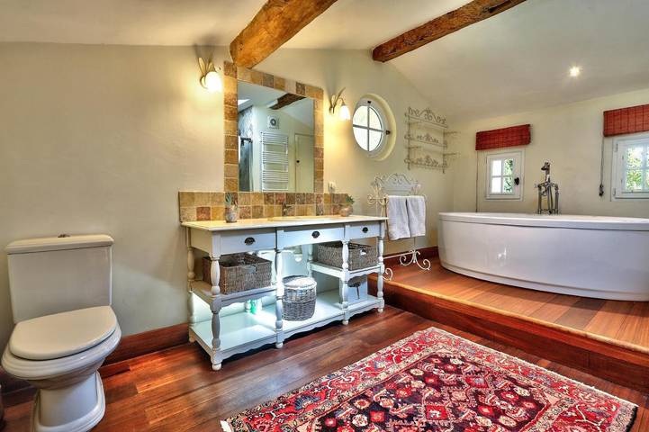 Location de vacances pour 2 personnes, avec vue ainsi que terrasse et jardin à Saint-Michel-de-Fronsac - 4