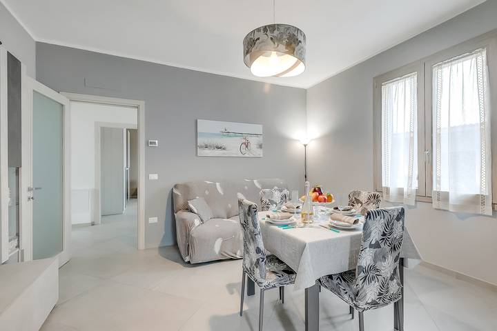 Casa Nadia 1.2 Km from Sea with Terrace & Parking in Massa (Italie), Riviera Italienne