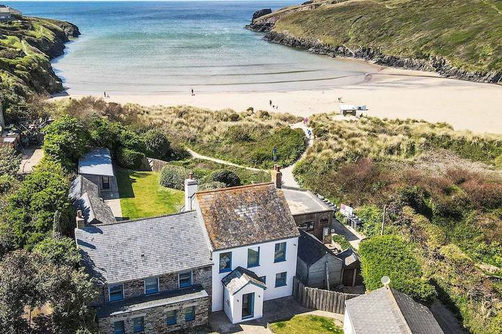 Gîte pour 12 personnes, avec terrasse et jacuzzi ainsi que jardin et sauna