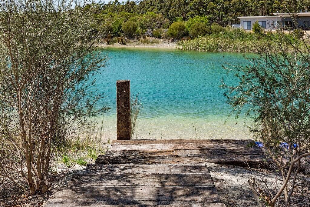 Bonnie and Piper Lakeside and Wine Country Living in Western Australia
