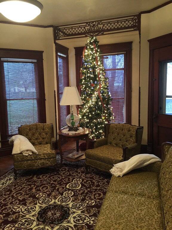 Vacation house for 12 people, with yard in Iowa