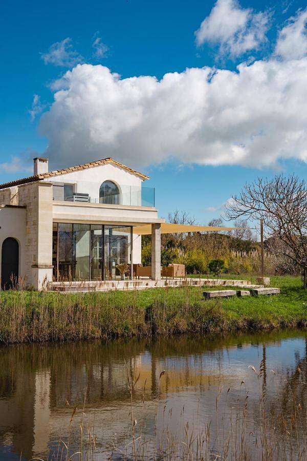 Chambre d’hôte pour 14 personnes, avec jardin et vue ainsi que piscine et vue sur le lac à Saintes-Maries-de-la-Mer - 2