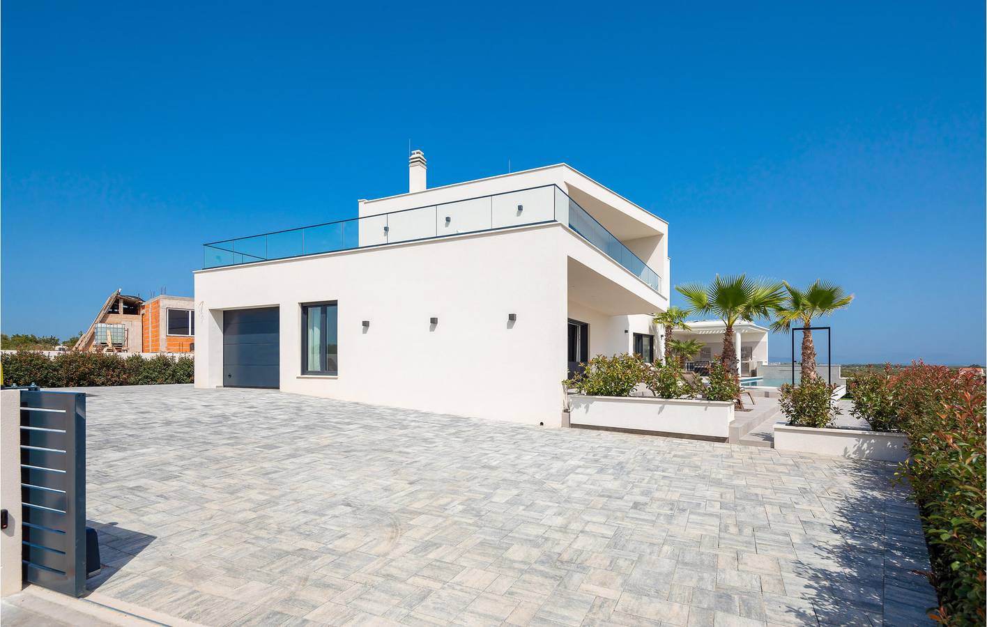 Charmante Unterkunft, 1 km vom Strand entfernt: Terrasse am Pool, WLAN und Parkplatz inklusive in Vodice, Šibenik-Knin