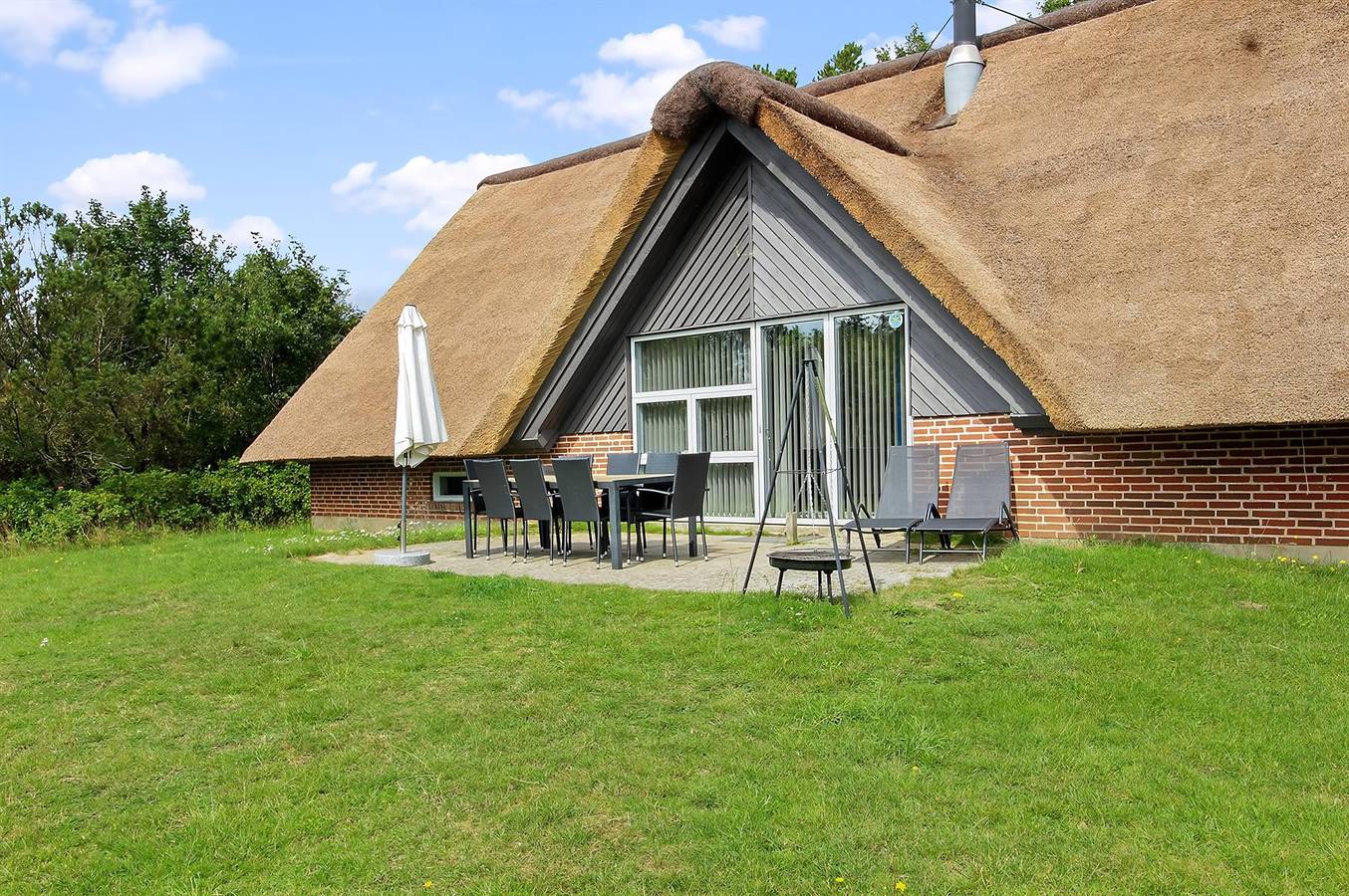 Stunning home in Henne w/ Wifi, Indoor swimming pool and Sauna in Henne, Filsø See