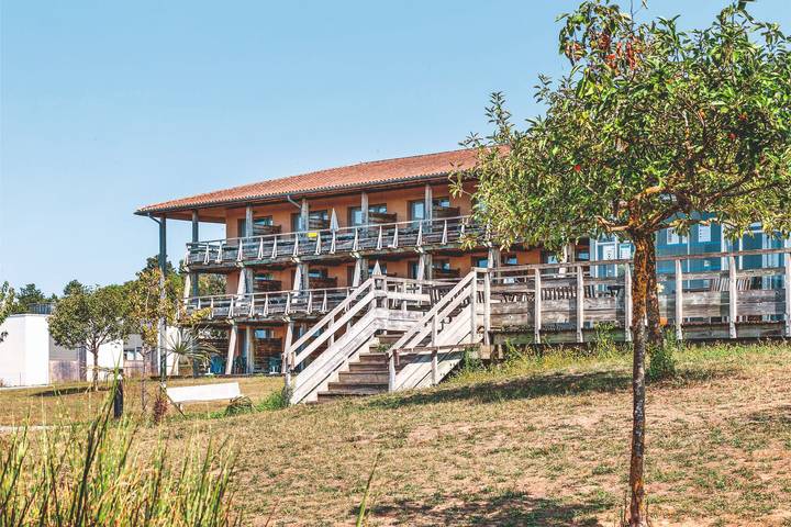 Gîte pour 5 personnes, avec piscine et terrasse, animaux acceptés à Jonzac - 2