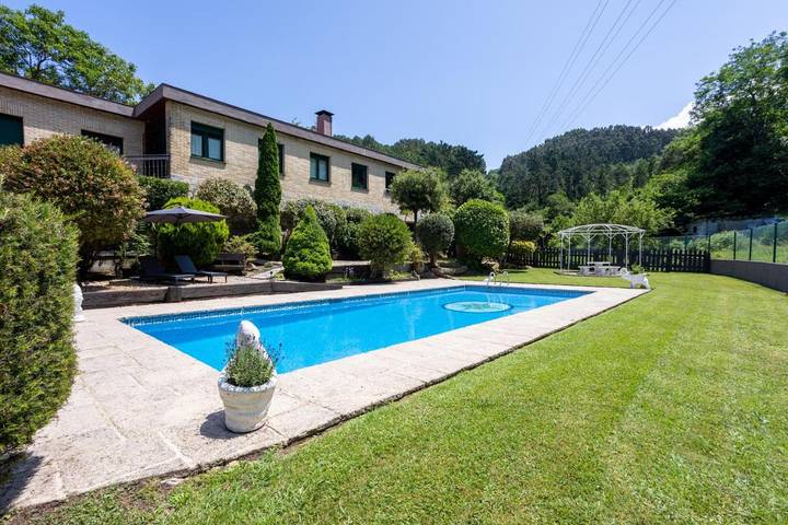 Chalet para 6 personas, con Jacuzzi y Terraza además de Jardín y Piscina en Vizcaya - 2