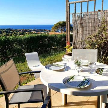 Gîte pour 4 personnes, avec jardin dans Gare du Club Med Cocody