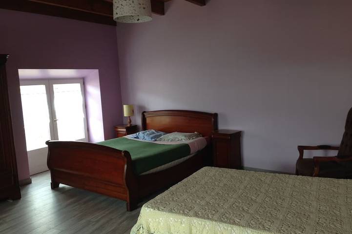 Location de vacances pour 13 personnes, avec terrasse à Nonières - 4