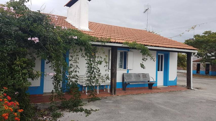 Casa de férias para 5 pessoas, com Varanda e Jacuzzi e ainda Jardim and Piscina em Município de Marinha Grande