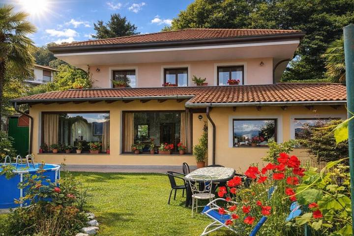 Chambre d’hôte pour 2 personnes, avec vue ainsi que vue sur le lac et jardin, animaux acceptés dans Stresa
