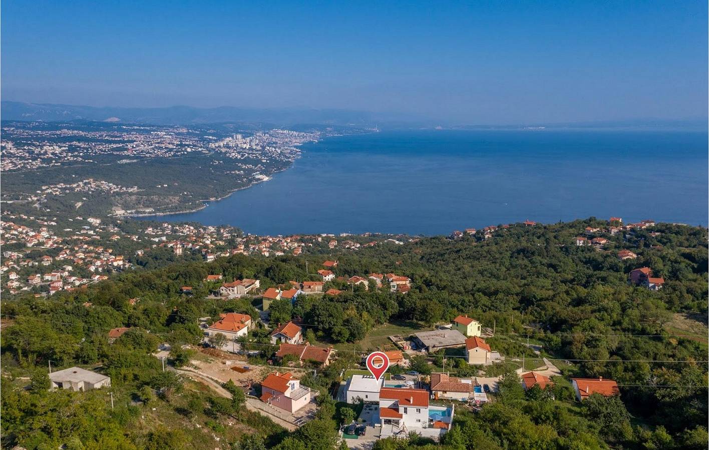 Encantador apartamento de 2 dormitorios con piscina cerca de la costa y los restaurantes de Opatija in Općina Matulji, Opatija Riviera