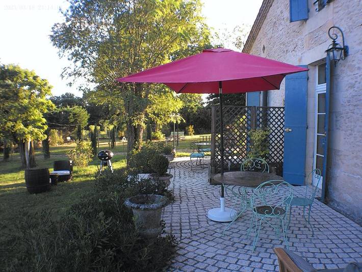 Location de vacances pour 8 personnes, avec piscine ainsi que vue et terrasse à Massugas