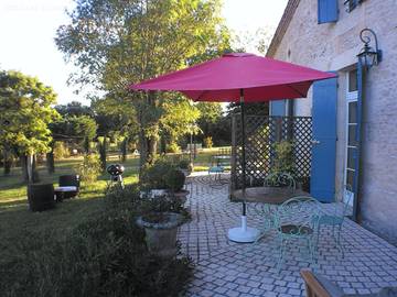 Gîte pour 8 personnes, avec terrasse ainsi que piscine et vue à Massugas