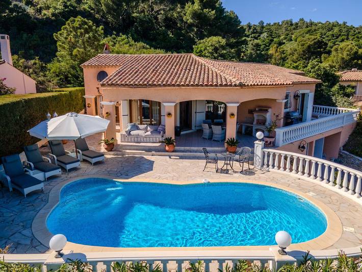 Maison de vacances pour 6 personnes, avec piscine ainsi que jardin et vue, animaux acceptés à Roquebrune-sur-Argens