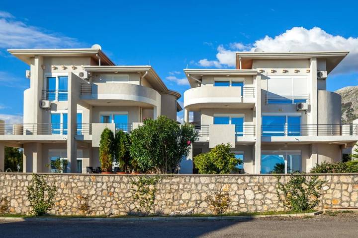 Villa für 13 Personen, mit Balkon und Terrasse sowie Whirlpool und Garten in Montenegro - 4