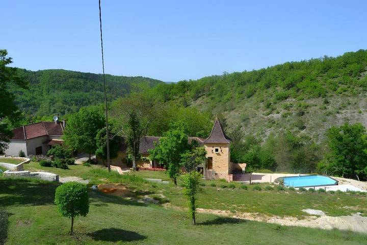 Gîte pour 5 personnes, avec jardin et piscine à Grézels
