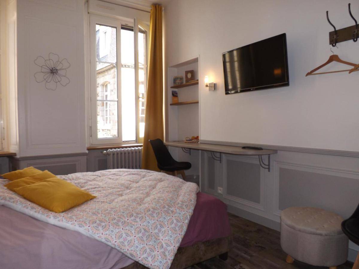 Double Room with Private Bathroom in Fougères, Fougères-Vitré