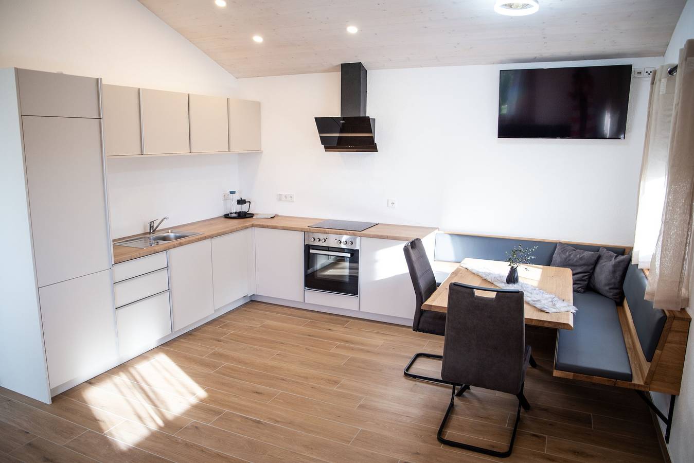 Apartment 'Kleines Glück Wettenberg' with Private Terrace, Garden and Wi-Fi in Hochdorf, Landkreis Biberach