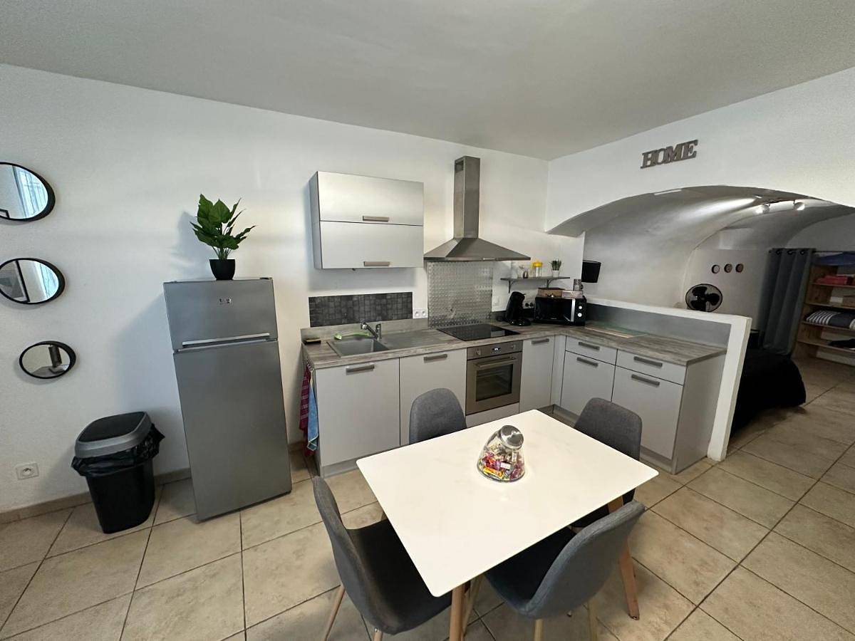 Ganze Wohnung, One-Bedroom Apartment in Pont-Saint-Esprit, Nimes und Umgebung
