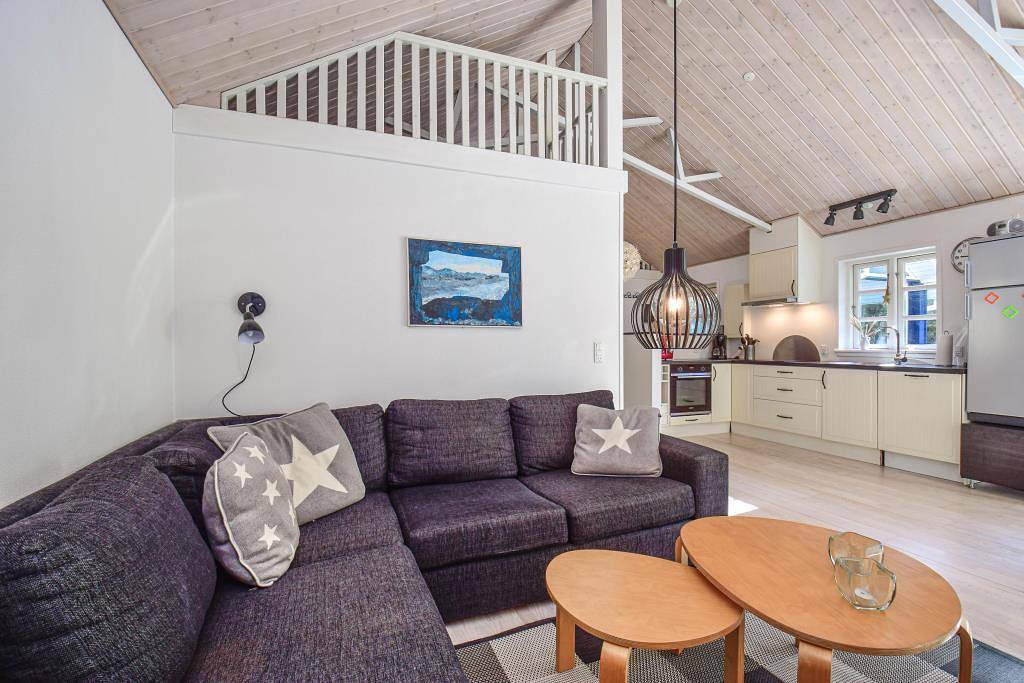 Ruhig gelegenes, süßes Holzhaus auf großem Waldgrundstück in Fjand, Nissum Fjord