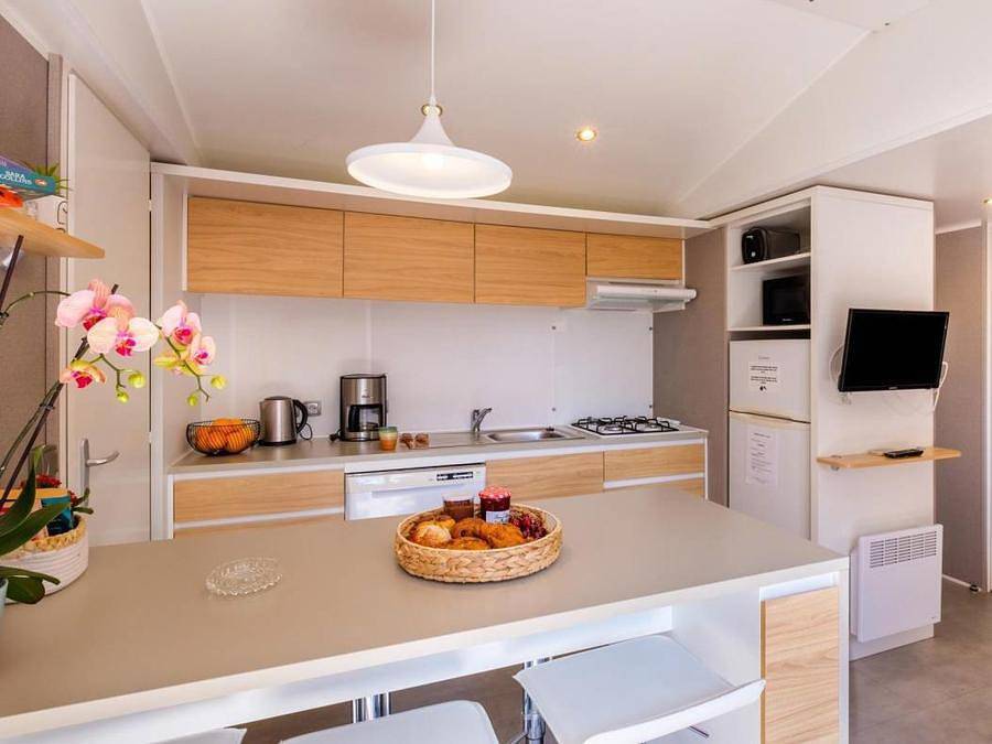 Camping Saint Louis - Mobilhome 4 personas - Mobil-home | Confort | 2 Dormitorios | 4 Pers. | Terraza elevada | Tv in La Roquette-sur-Siagne, Region de Cannes