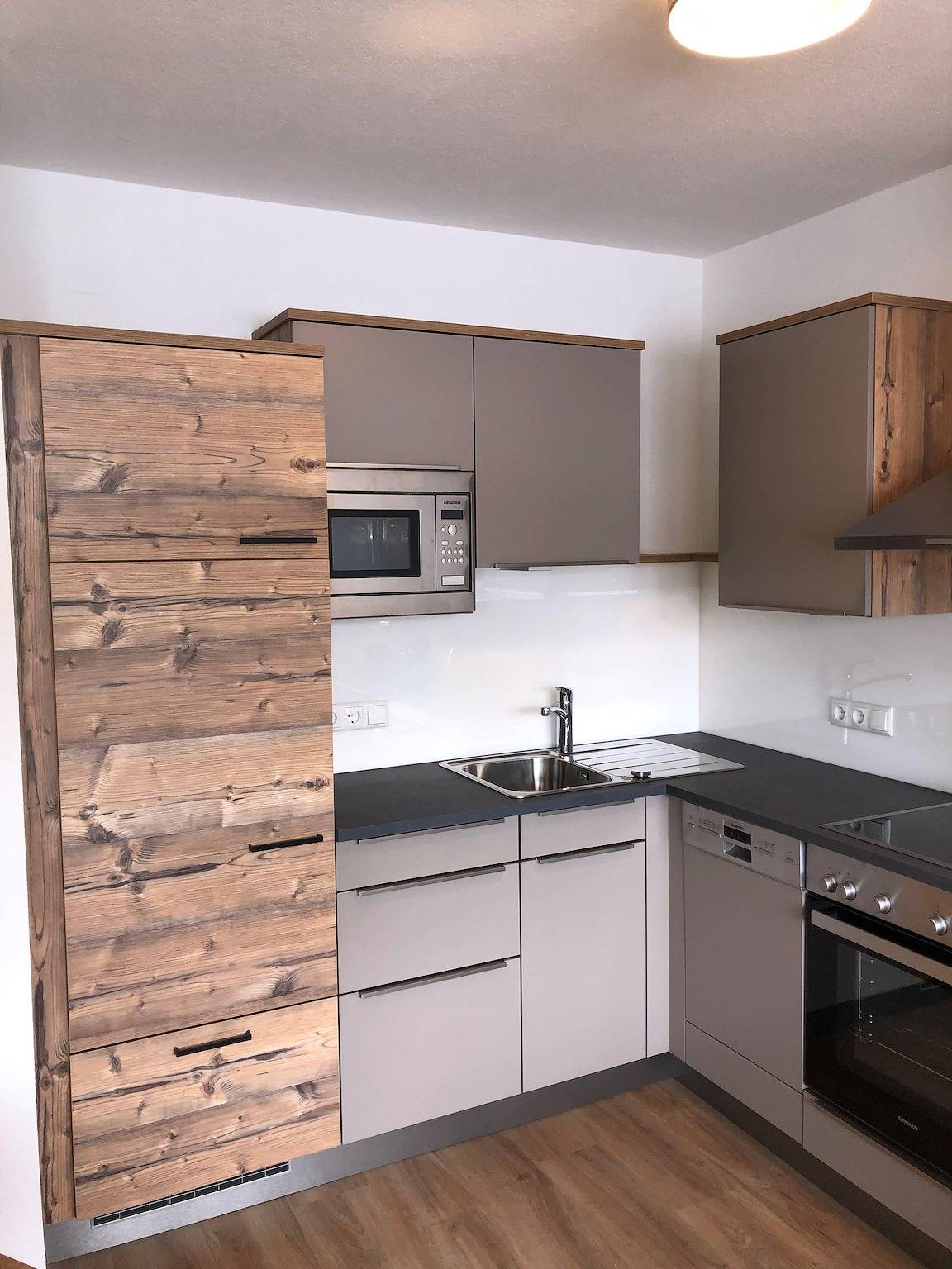 Ganze Ferienwohnung, Ferienwohnung für 6 Personen mit Balkon in Sankt Jakob in Defereggen, Bezirk Lienz