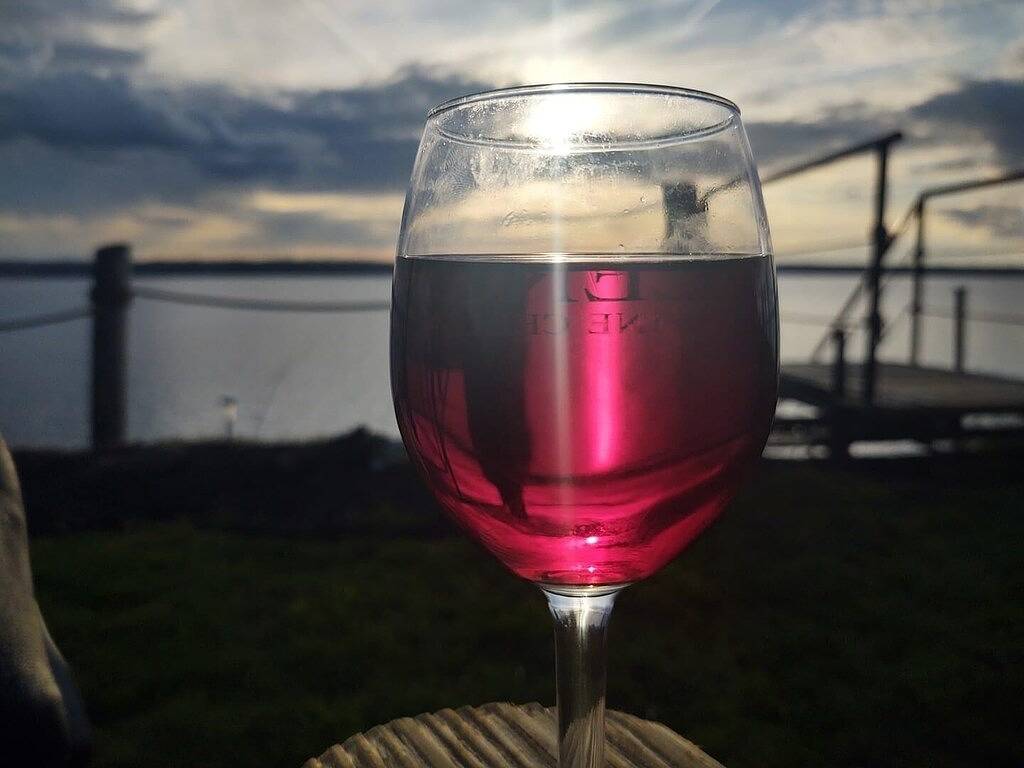 Taste of Serenity Wine Trl, Sunsets, Private Beach/Dock/Romantic views! in Seneca Lake