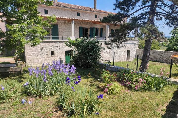 Agriturismo pour 8 personnes, avec jardin dans Grotte de la Cocalière