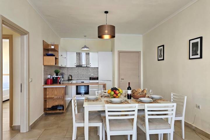Ganze Wohnung, Happy Stay Vincent - 270 /w Sea View Balcony in Sarandë, Vlorë