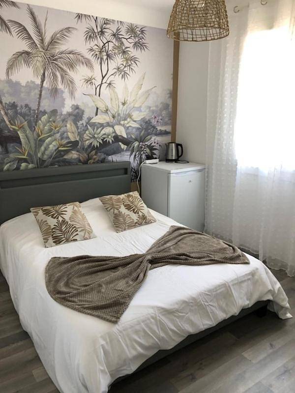 Double Room with Shared Bathroom in Châteauneuf-du-Rhône, Région de nyons
