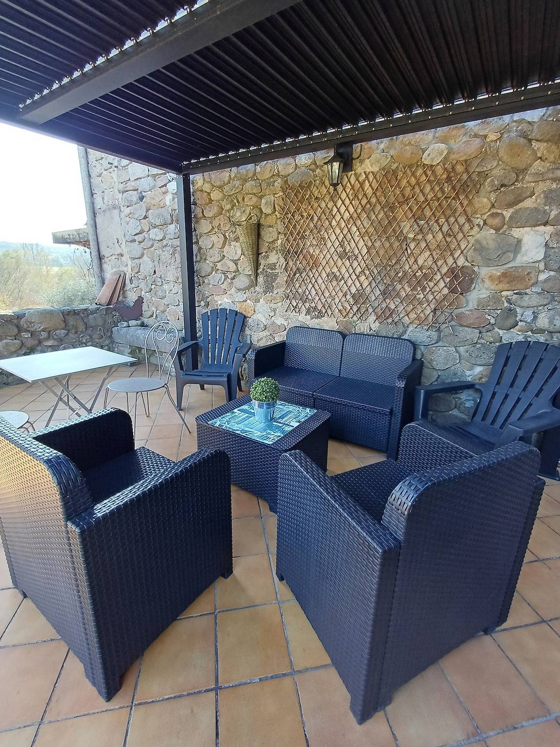 Apartamento entero, Apartamento 'Cocoon - Bord Ardèche' con terraza privada y Wi-Fi in Lanas, Ardèche