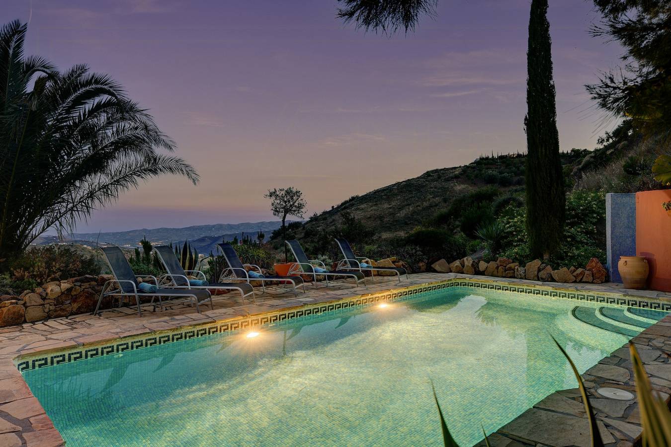 Preisgekrönte Villa auf dem höchsten Berg Málagas in Canillas de Aceituno, Málaga Provinz