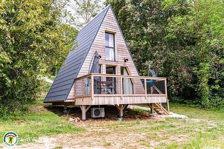Gîte pour 4 personnes, avec Balcon ainsi que Terrasse et Piscine dans Vauchamps