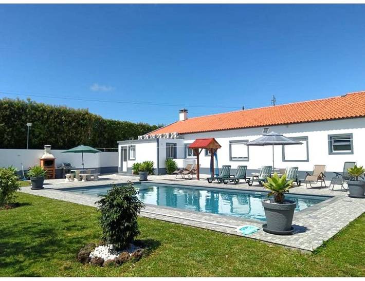 Ferienwohnung für 4 Personen, mit Terrasse und Garten sowie Pool und Ausblick