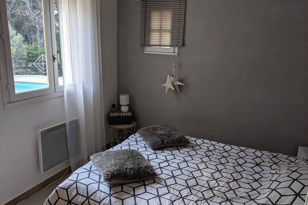 Villa Ecke des Paradieshauses mit Pool in Villelaure, Regionaler Naturpark Luberon