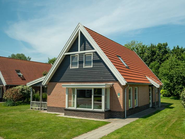 Bungalow voor 8 personen, met balkon/terras en terras in Flevoland