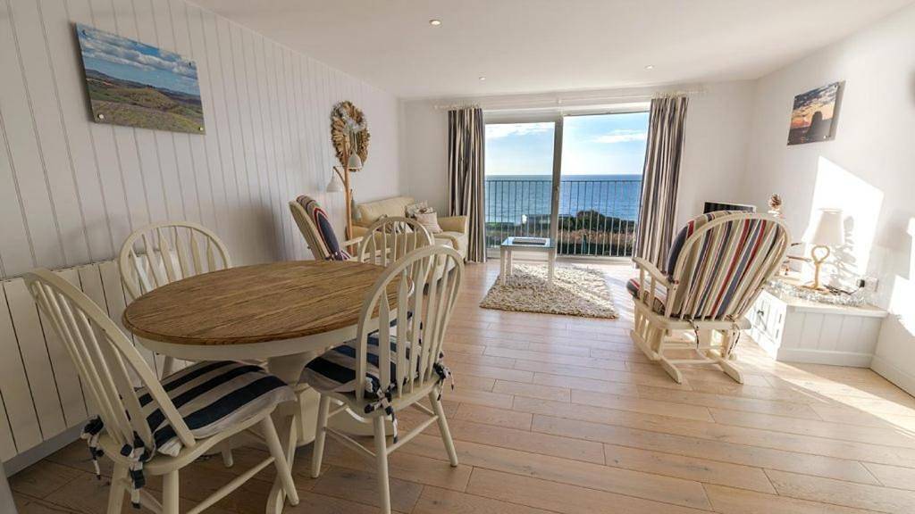 Apartment - Ground Floor in Burton Bradstock, Dorset