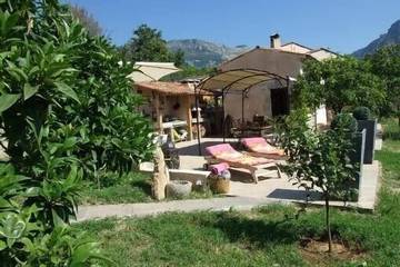 Agriturismo pour 4 personnes, avec jardin et piscine à Le Bar-sur-Loup