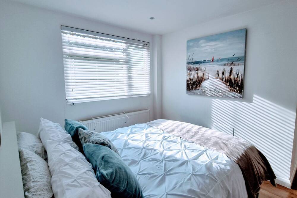 Sunny detached bungalow with private courtyard in Bishop's Stortford, Hertfordshire